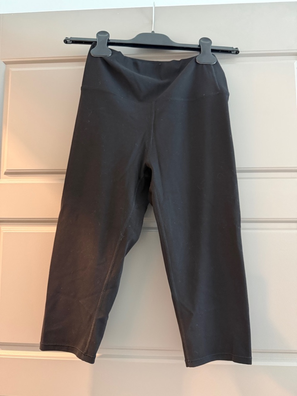 Vuori Black All The Feels cropped legging- size S